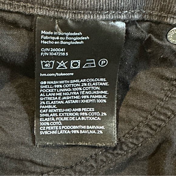 H&M DIVIDED Black Wash Denim 1.5" inseam Jean Shorts Low Waist 5-Pocket Women 12 - Picture 10 of 14